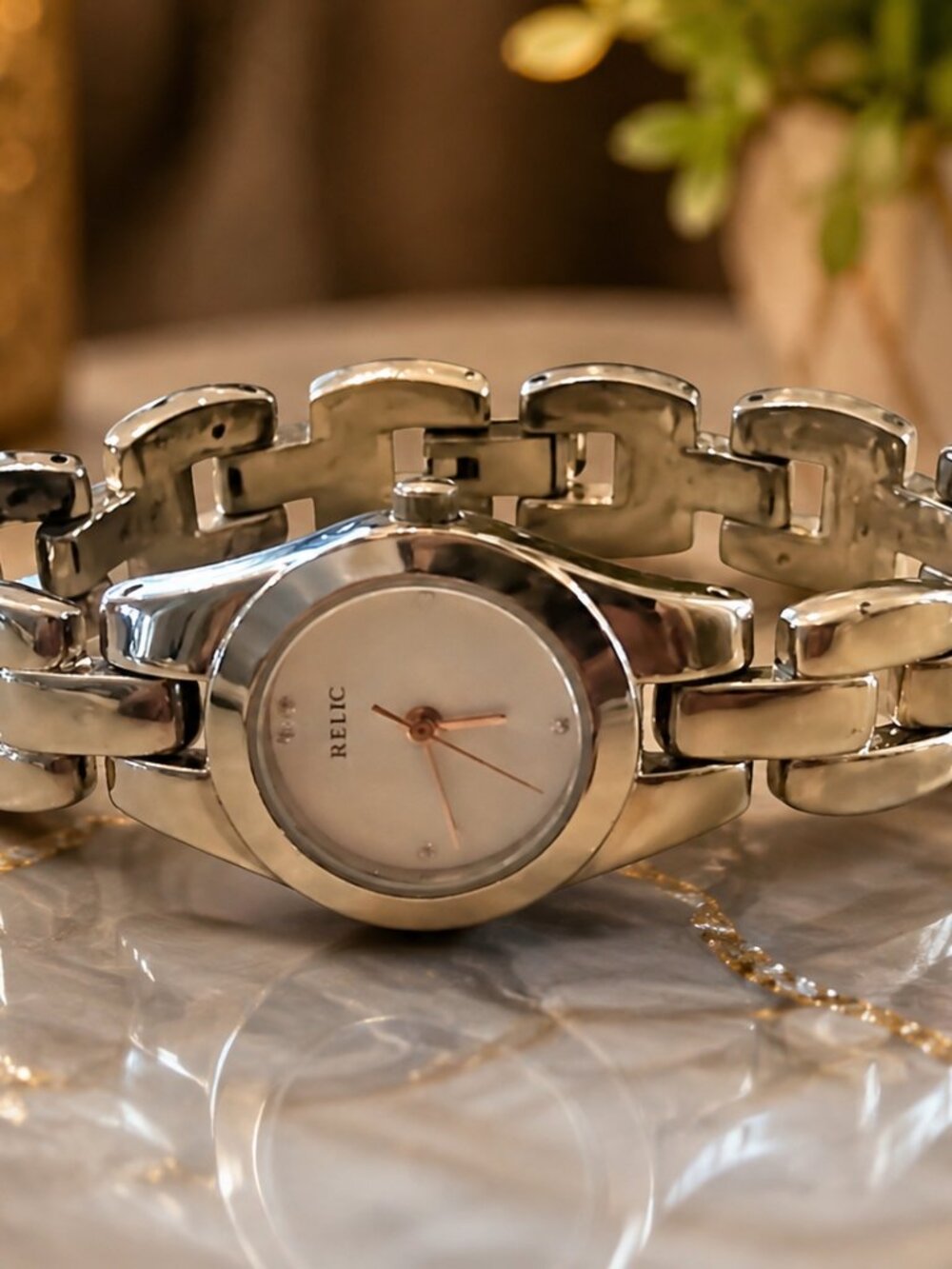 Women’s Relic Silver-Tone Wristwatch – New Battery – Very Good Condition - Picture 2 of 5